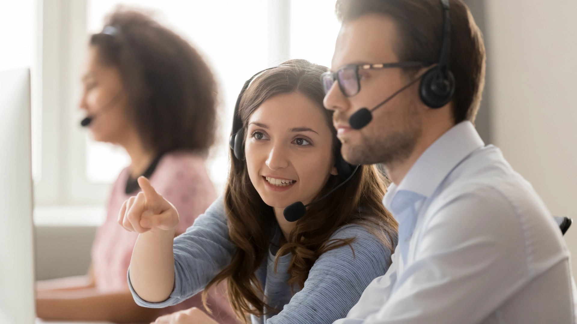 Customer support team members are collaborating.